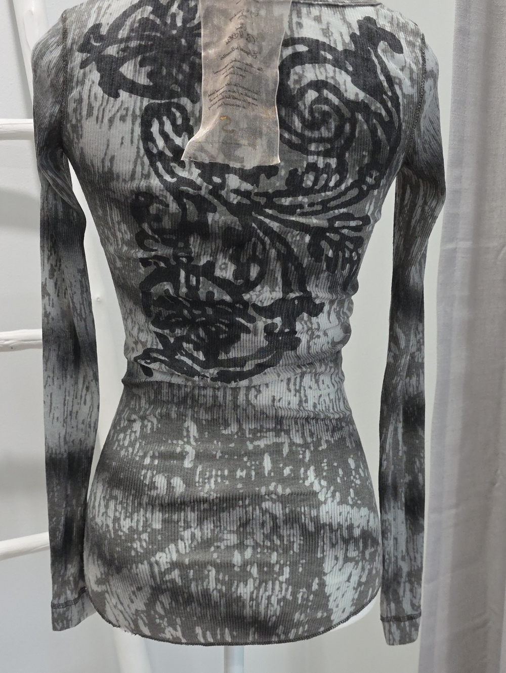 Long Sleeve V-Neck Patterned Stretch Bodycon Print Top - Picture 6 of 10